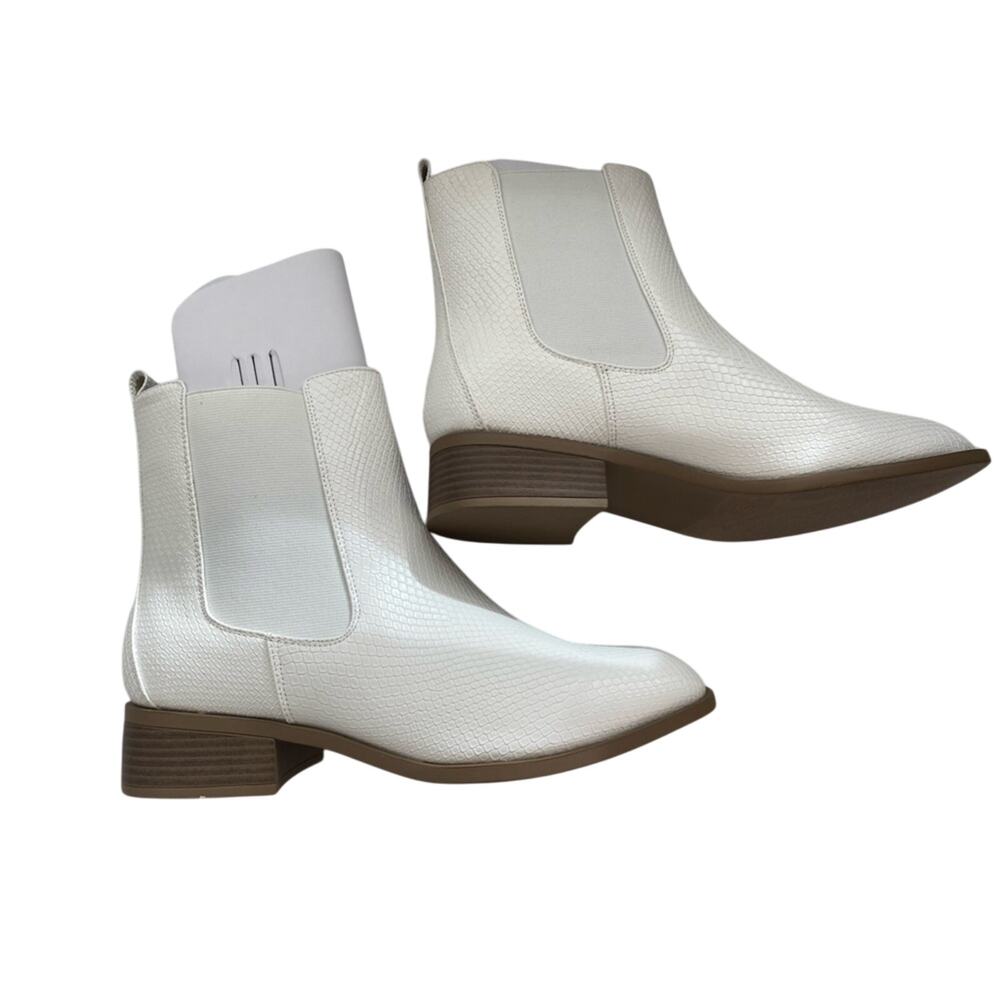 Shoe Dazzle NWT Women's‎ 9.5 Vernetta-E SD White Faux Leather Booties 90's Retro